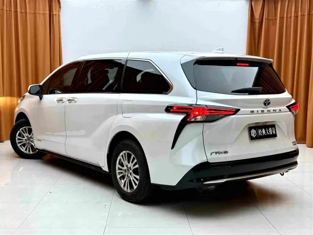 Toyota Sienna — Фото автомобиля 6