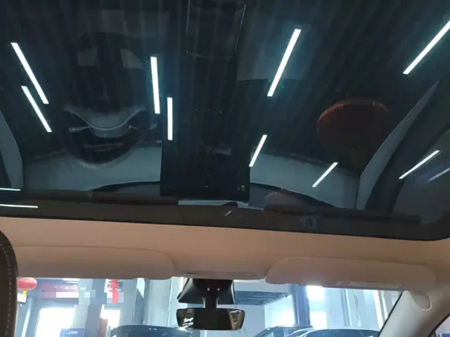 Tesla Model Y — Фото автомобиля 17