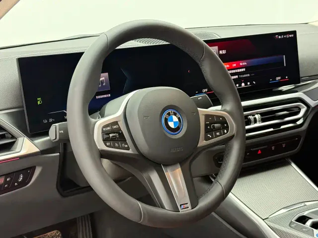 BMW i3 — Фото автомобиля 10