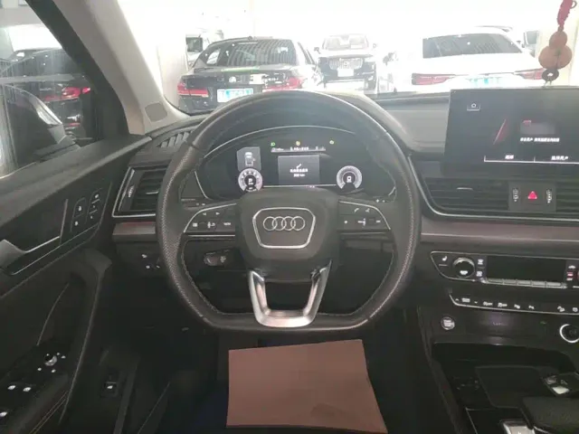 Audi Q5L — Фото автомобиля 10