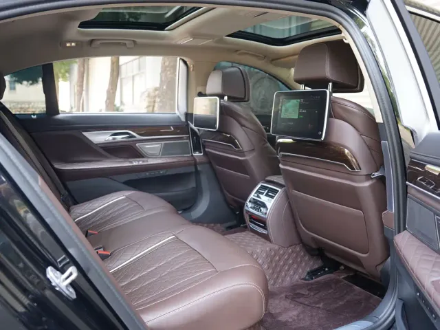 BMW 7 Series — Фото автомобиля 30