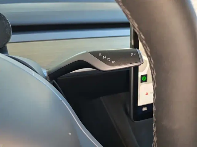Tesla Model Y — Фото автомобиля 13