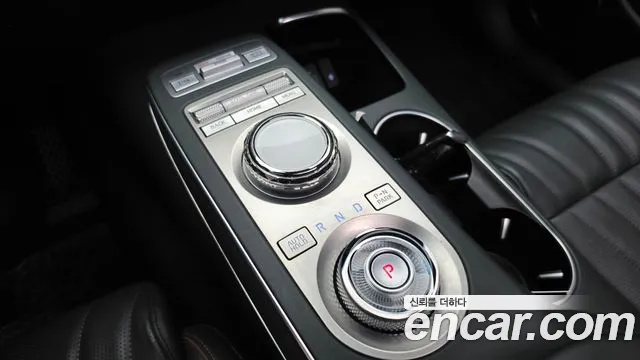 Genesis GV70 — Фото автомобиля 12
