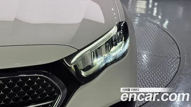 Mercedes-Benz E-Class — Фото автомобиля 20