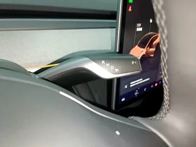 Tesla Model Y — Фото автомобиля 13