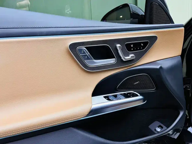 Mercedes-Benz E-Class — Фото автомобиля 11