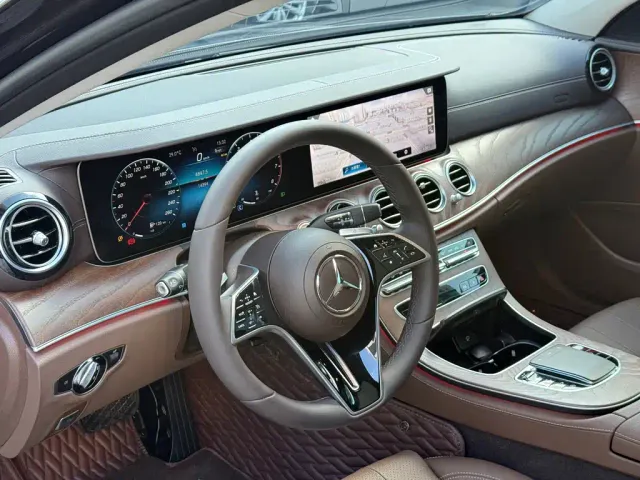 Mercedes-Benz E-Class — Фото автомобиля 7