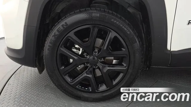 Jeep Renegade — Фото автомобиля 5