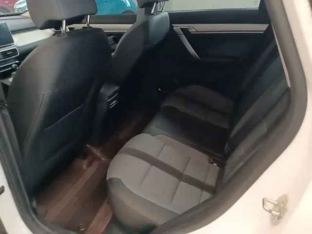 Geely Binyue — Фото автомобиля 16