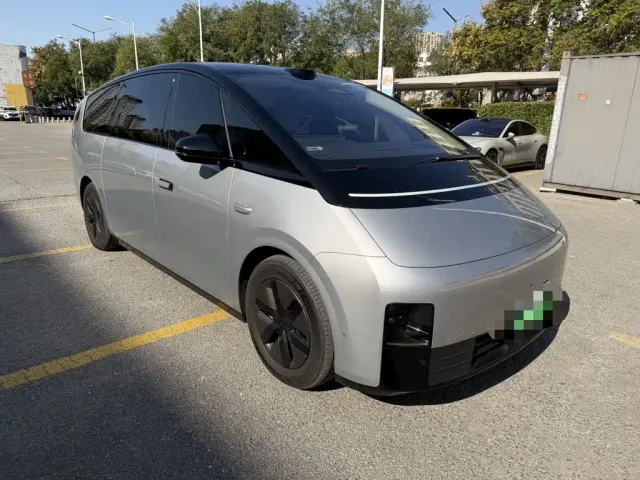Li Auto MEGA — Фото автомобиля 2