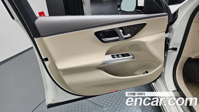 Mercedes-Benz E-Class — Фото автомобиля 21
