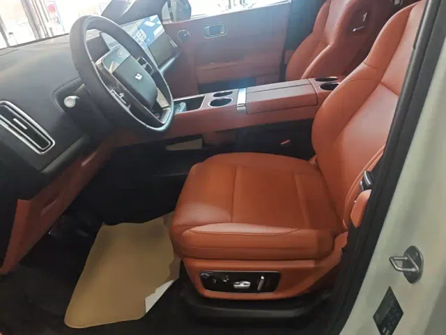 Li Auto L9 — Фото автомобиля 14