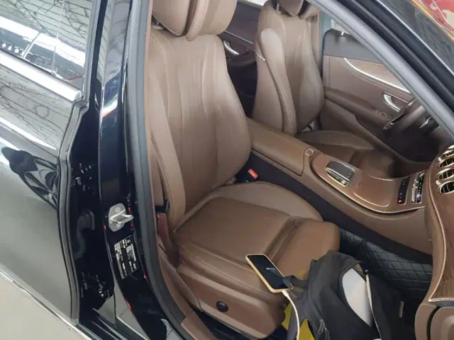 Mercedes-Benz E-Class — Фото автомобиля 24