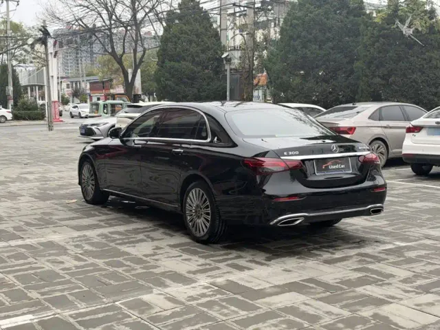 Mercedes-Benz E-Class — Фото автомобиля 3