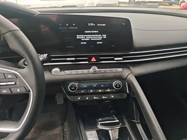 Hyundai Elantra — Фото автомобиля 12