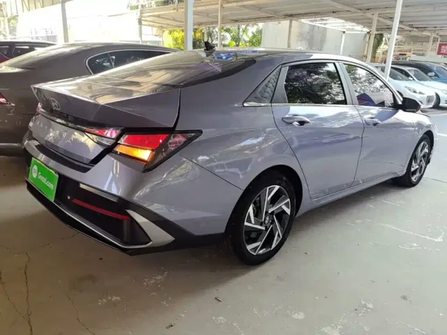 Hyundai Elantra — Фото автомобиля 6