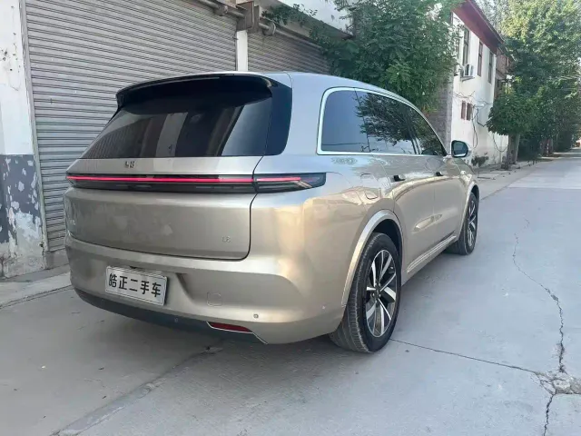 Li Auto L8 — Фото автомобиля 4