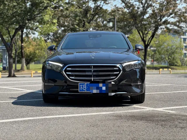 Mercedes-Benz E-Class — Фото автомобиля 2