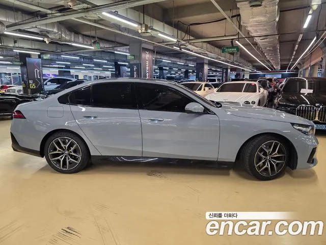 BMW 5 Series G60 — Фото автомобиля 3