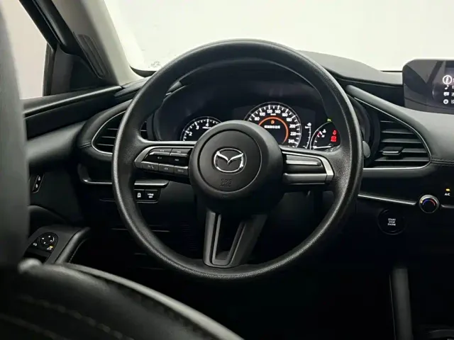 Mazda Axela — Фото автомобиля 16
