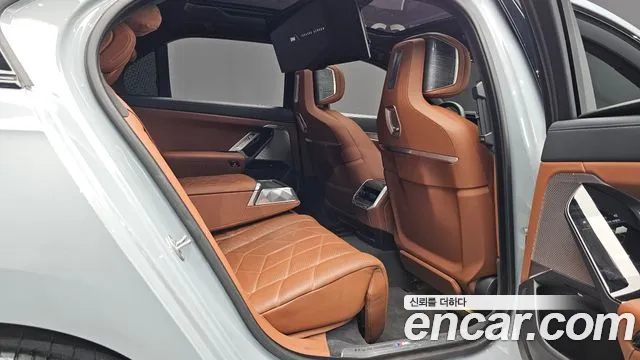 BMW 7 Series G70 — Фото автомобиля 17