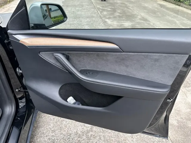 Tesla Model Y — Фото автомобиля 10