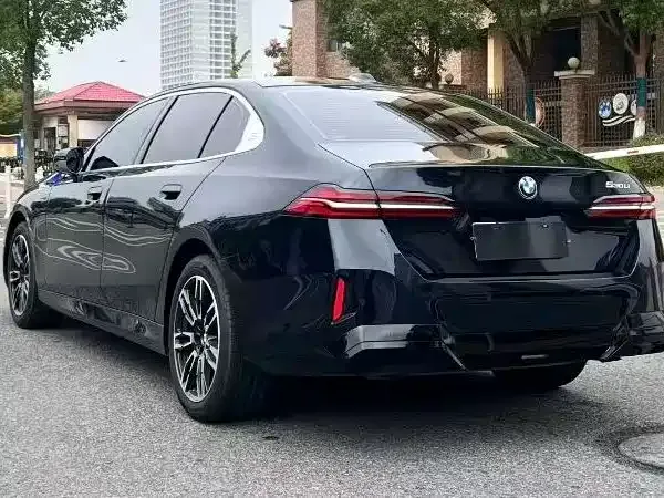 BMW 5 Series — Фото автомобиля 9
