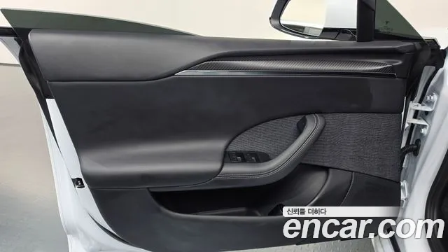Tesla Model S — Фото автомобиля 24