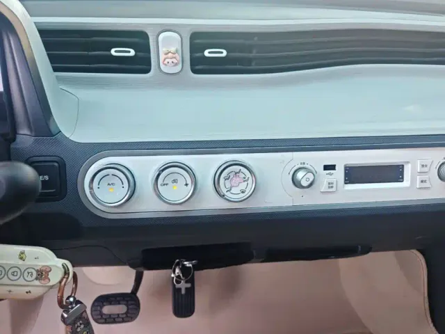 Wuling Hongguang Mini EV — Фото автомобиля 12