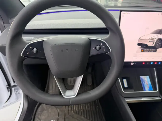 Tesla Model Y — Фото автомобиля 6