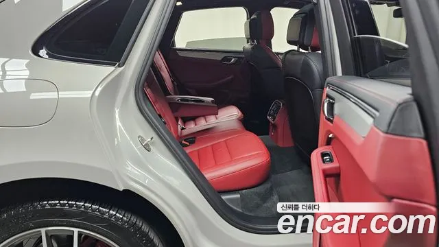 Porsche Macan — Фото автомобиля 10