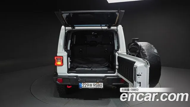 Jeep Wrangler — Фото автомобиля 19