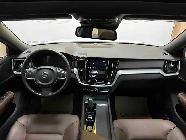 Volvo S60 — Фото автомобиля 9