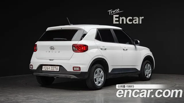Hyundai Venue — Фото автомобиля 2