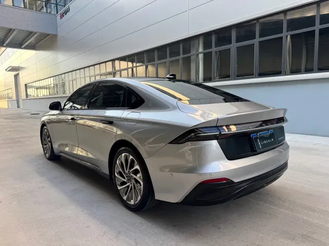Lincoln Z — Фото автомобиля 6