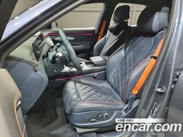 Genesis GV70 — Фото автомобиля 15