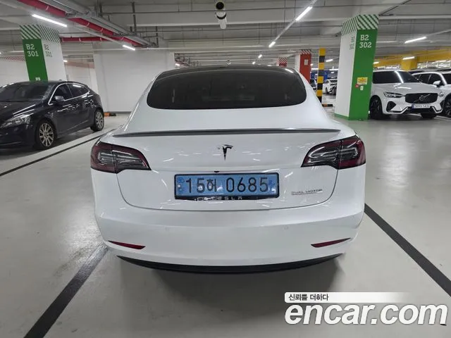 Tesla Model 3 — Фото автомобиля 3