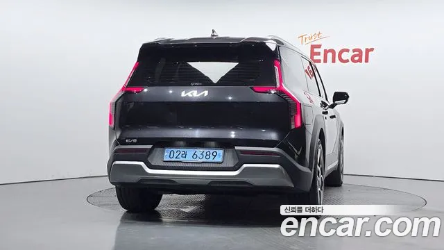 Kia EV9 — Фото автомобиля 4