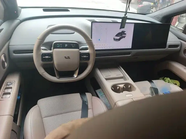 Li Auto i6 — Фото автомобиля 5