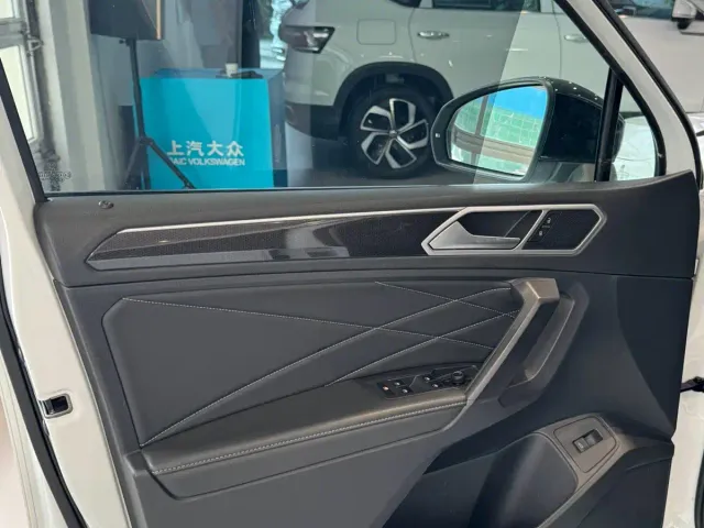 Volkswagen Tiguan L — Фото автомобиля 6