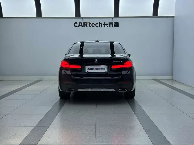 BMW 5 Series — Фото автомобиля 2