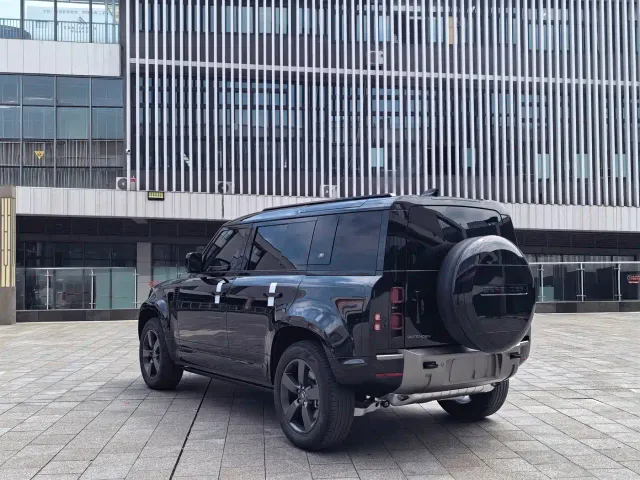 Land Rover Defender — Фото автомобиля 18