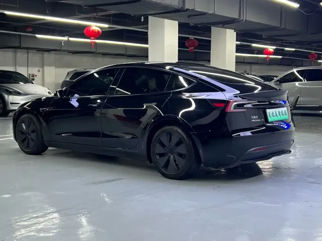 Tesla Model 3 — Фото автомобиля 13