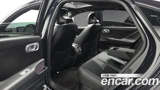 Hyundai Ioniq 6 — Фото автомобиля 11