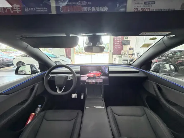 Tesla Model Y — Фото автомобиля 21