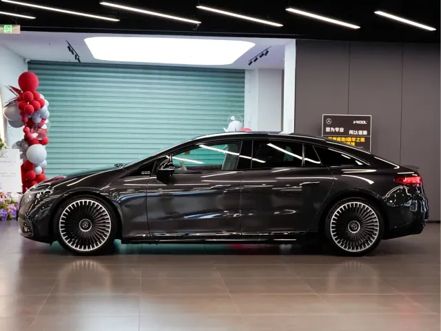 Mercedes-Benz EQS AMG — Фото автомобиля 3