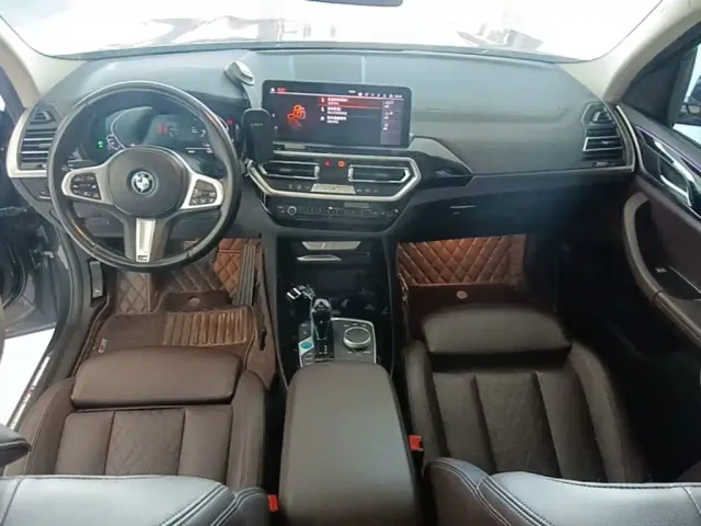 BMW iX3 — Фото автомобиля 9