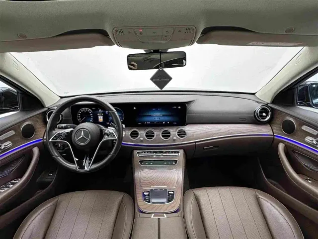 Mercedes-Benz E-Class — Фото автомобиля 16