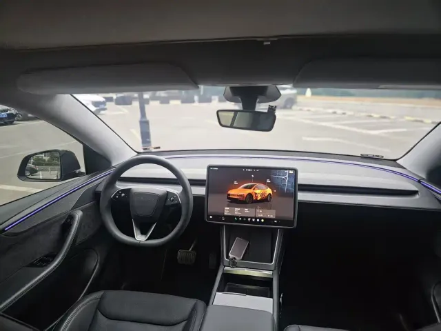 Tesla Model Y — Фото автомобиля 9