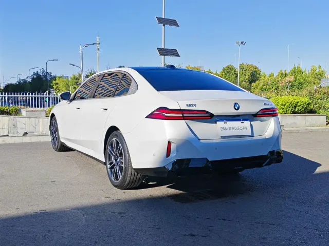 BMW 5 Series — Фото автомобиля 6